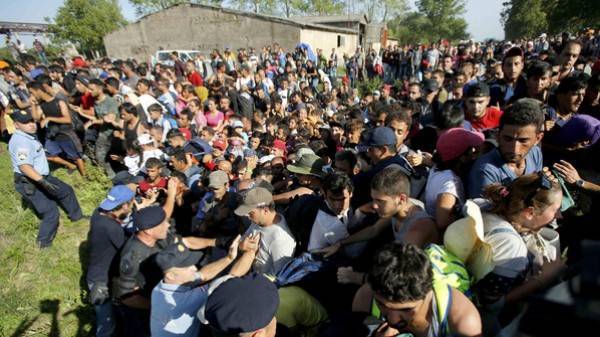 أكثر من 100 ألف مهاجر ولاجئ وصلوا إلى أوروبا هذا العام