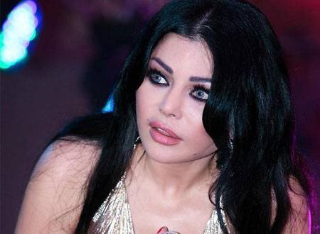 بالصورة: هيفاء وهبي تنشر صورة لها مع شبيهتها..!