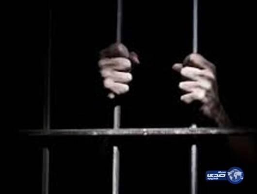 سجنوه بسبب “شجرة”