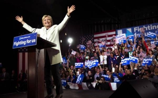 نيويورك تايمز: هذا هو سر اكتساح كلينتون “الثلاثاء الكبير”