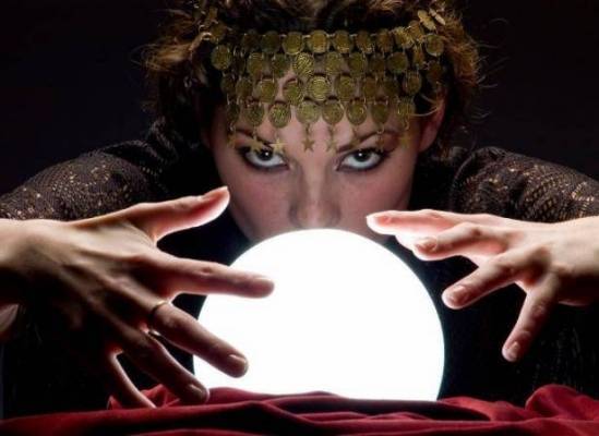 شاهد كيف يعرف الساحر أو العراف اسمك ومعلومات عنك وعن مستقبلك؟ فيديو