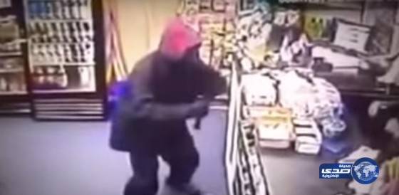 موقف يدفع بـ«لص» لإشهار إسلامه أثناء تنفيذ سرقة