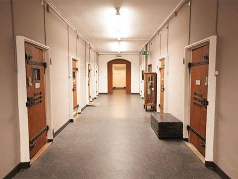 في هولندا .. السّجون تحوّلت إلى فنادق للآجار وأخرى لإيواء اللاجئين !