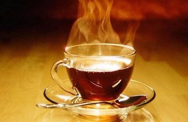 علماء: كأس شاي يوميا يقيك الجلطة الدماغية