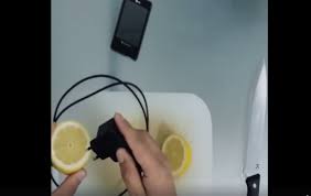 بالفيديو.. اشحن هاتفك بـالـليمون!!