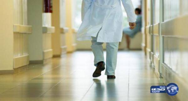 إيقاف طبيب عن العمل لطرده طبيبة محجبة في بريطانيا