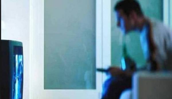 مغربي يتفاجأ بزوجته الميتة على التليفزيون بعد عامين من دفنها!