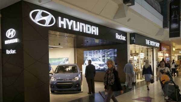 مقر شركة هيونداي في سيول تصدمه سيارة هيونداي