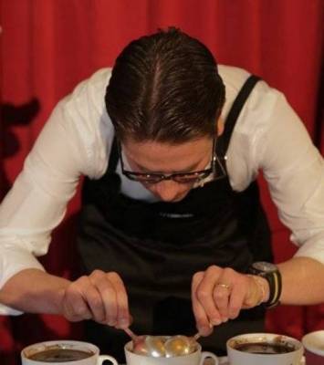 بالفيديو  تعرفوا على صاحب أغلى لسان في العالم!