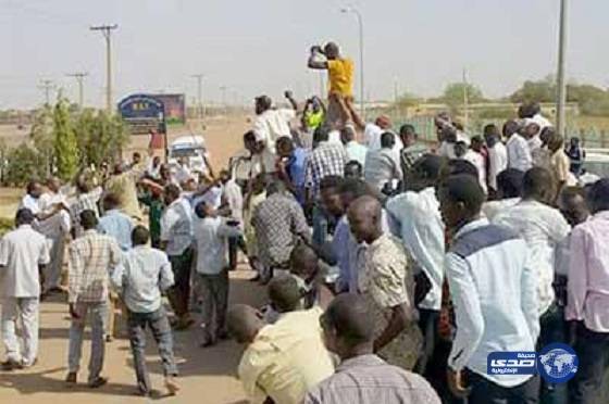 وضعوه في سيارة مكشوفة ..موكب تشهيري بمتهم اغتصب طفلة في مدينة بوسط السودان‎