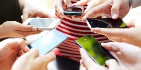 كازاخستان تحظر الهواتف الذكية في المؤسسات الحكومية