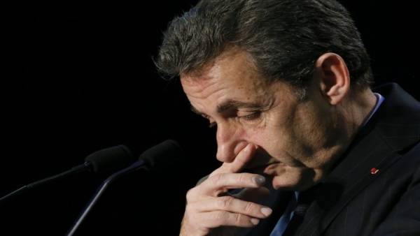 محكمة فرنسية تمهد لمحاكمة ساركوزي بتهم فساد