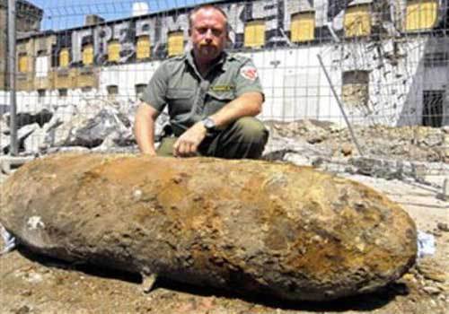 إبطال مفعول قنبلة من مخلفات الحرب العالمية تزن ربع طن في ميونيخ بألمانيا