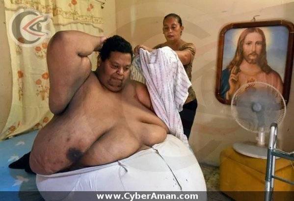 الوجبات السريعة جعلت وزنه 400 كغم ولنقله للعلاج يلزم 20 رجلاً وشاحنة إطفاء!