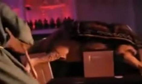 هل رأيت جمل سكران من قبل.. شاهد هذا الفيديو!!