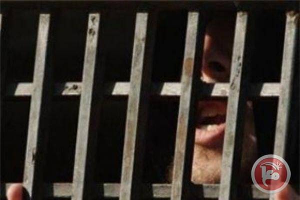 5 أسرى يخوضون إضرابا عن الطعام