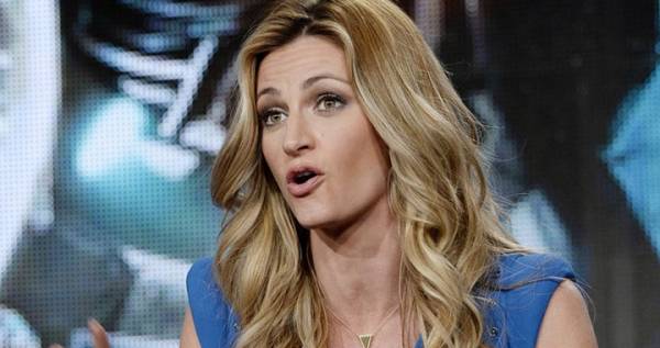 صحفية تكسب 55 مليون دولار بعد تصويرها عارية