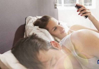 زرع كاميرا في غرفة نومه وإكتشف أن زوجته تخونه مع شخص غير متوقع!