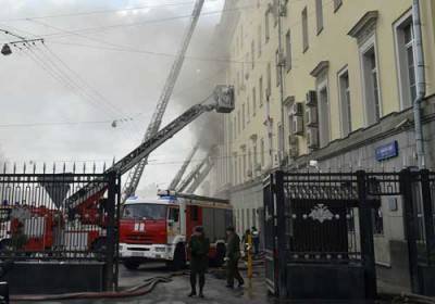 إخماد حريق شب في مبنى وزارة الدفاع الروسية