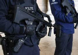 القبض على أكثر من 55 شخصاً في مداهمات لعصابة مخدرات .. في هولند