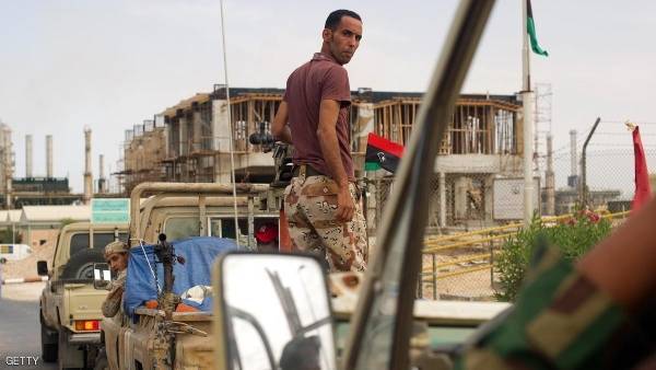 ليبيا.. إخلاء مؤسسات نفطية تحسبا لهجمات إرهابية