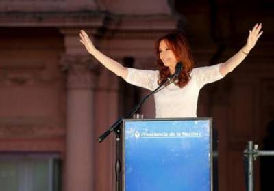 اتهام الرئيسة السابقة للأرجنتين بتبييض أموال