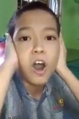 فيديو .. طفل صيني مسلم يصدح بالأذان باكياً