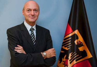 ميركل تقرر إعفاء رئيس الاستخبارات الخارجية في ألمانيا من منصبه