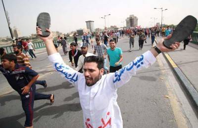 نواب غاضبون يرشقون قوارير مياه باتجاه العبادي ويمنعونه من تقديم تشكيلته الوزارية