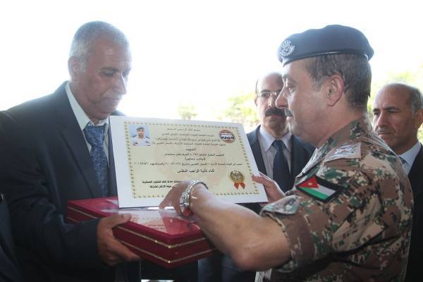 القوات المسلحة تشيع جثمان الشهيد النقيب الطيار أشرف فايز الطافور