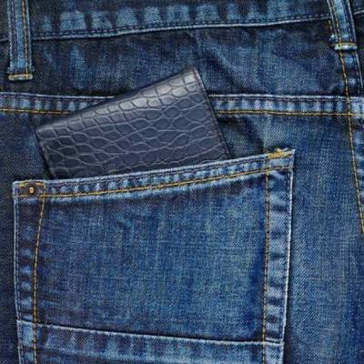 لا تضع المحفظة بالجيب الخلفي لدواعٍ صحية!