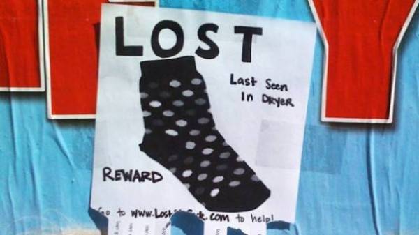 علماء يحلّون لغز اختفاء الجوارب بعد الغسيل!