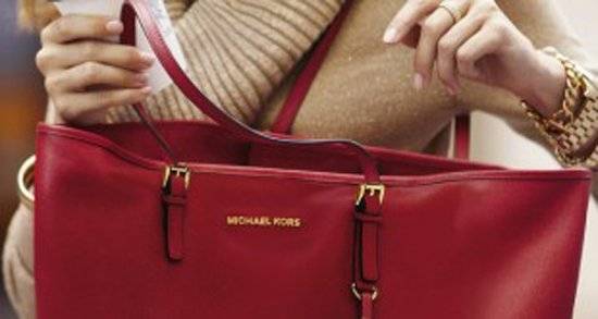 طالبة جامعية تتلقى حوالة مالية ب4.6 مليون دولار بالخطأ