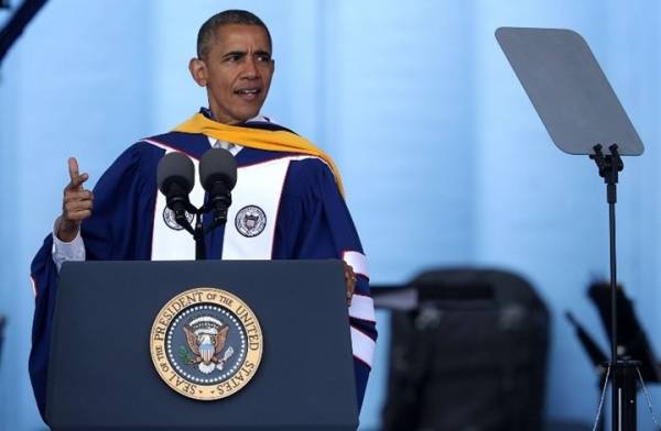 أوباما يستعيد مظالم السود في حفل بجامعة لهم ويعترف