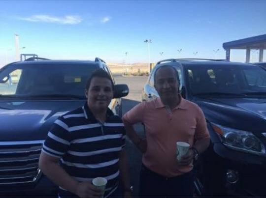 ما حقيقة منح المناصير سيارة لكزس 2016 لشاب مدحه؟‎