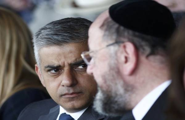 عمدة لندن الجديد المسلم يحضر مراسم تأبين ضحايا الهولوكوست