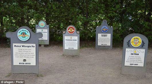 بالصور...هذه أغرب مقبرة في العالم .. لن تتوقع ماذا يُدفن فيها!