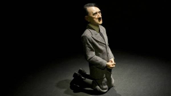 بيع تمثال هتلر الراكع في مزاد بأكثر من 17 مليون دولار