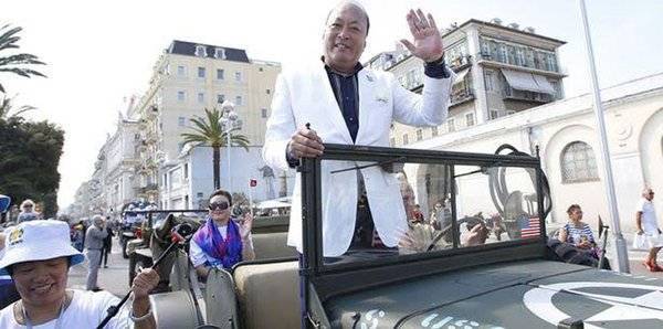 ملياردير ينفق 5 ملايين إسترليني ليقضي موظفيه عطلة في إسبانيا