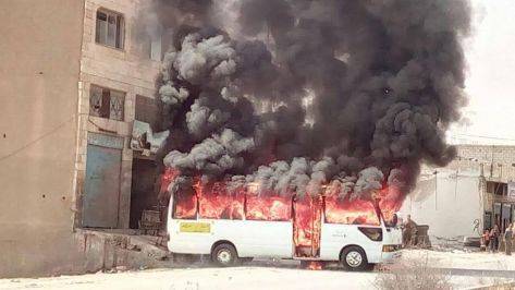 شاهد بالصور... نيران تلتهم حافلة ركاب في الهاشمية صباح اليوم