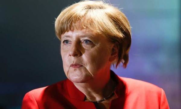 اهانة المستشارة الألمانية ميركل بـ  رأس خنزير !