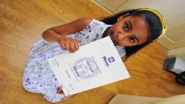 طفلة الـ 10 سنوات تفوق أينشتاين ذكاء