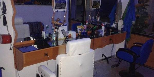 إذا كنت مريضاً أو مقعداً أو حتى لاجئاً في الجزائر فحلاقتك مجاناً