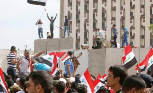 حظر التجول في بغداد بعد اقتحام محتجين للمنطقة الخضراء