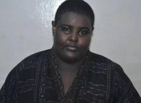 هذا الطفل يأكل الاسفنج  ووزنه 120 كلغ