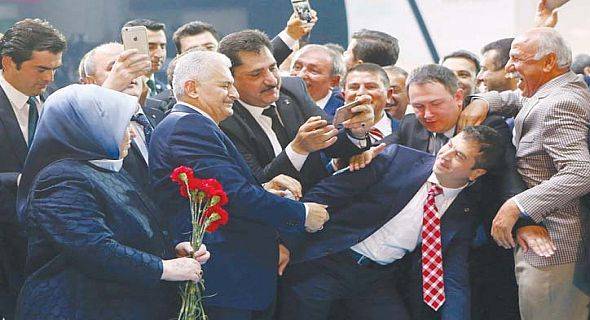 زعيم حزب العدالة والتنمية الجديد يدعو لتحول تركيا إلى نظام رئاسي