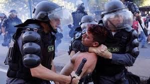 التحقيق في مزاعم اغتصاب جماعي لفتاة في جريمة هزت البرازيل