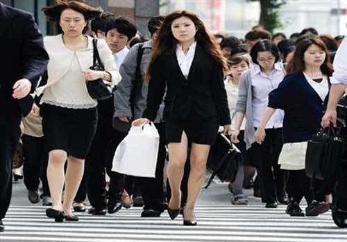 60 من برلمانيات الياباني تعرضن للتحرش