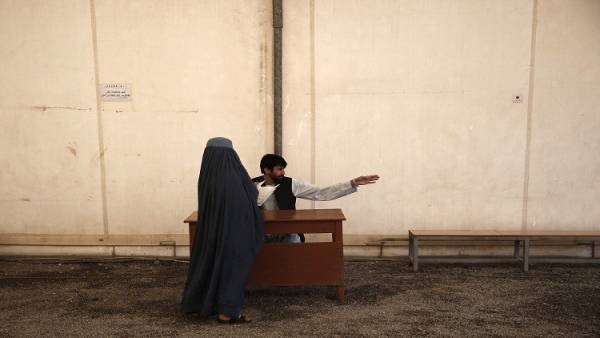 مطالب باكستانية رسمية تتيح للزوج ضرب زوجته