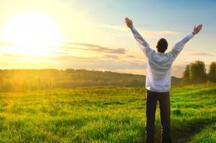 الصوم يدفع الجسم إلى إفراز هورمونات تحسّن المزاج